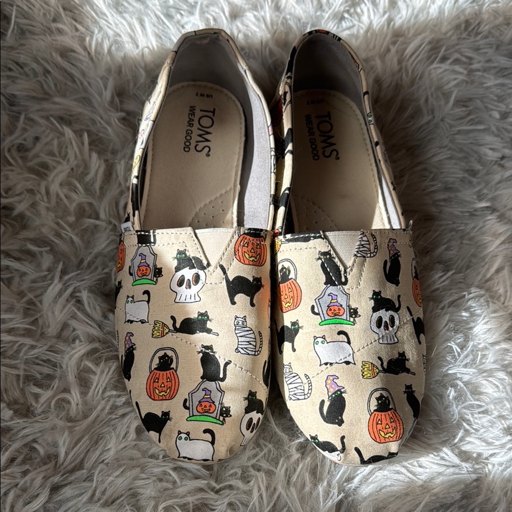TOMS Festive Cat and Pumpkin Slip-Ons